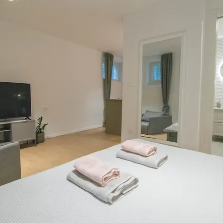 Without Kitchen And Romiru