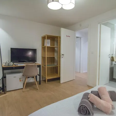 Without Kitchen And Romiru Lejlighed Split
