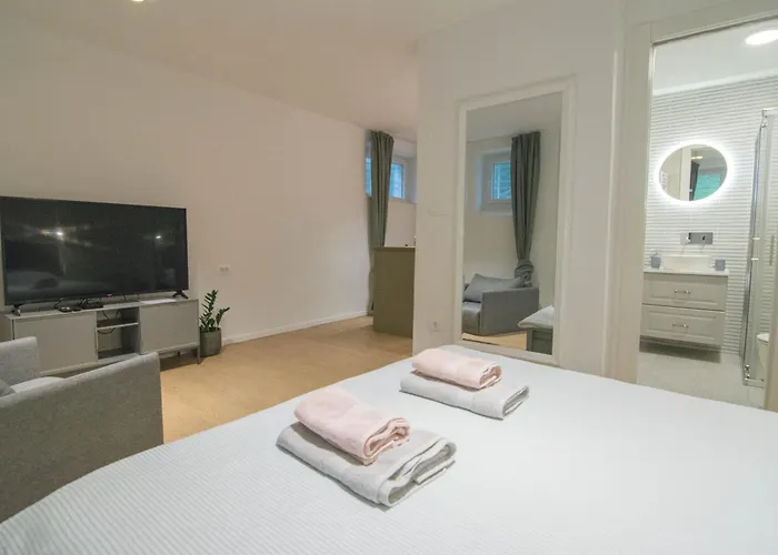 Without Kitchen And Romiru